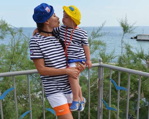 Эвелина Бледанс с сыном Семеном 