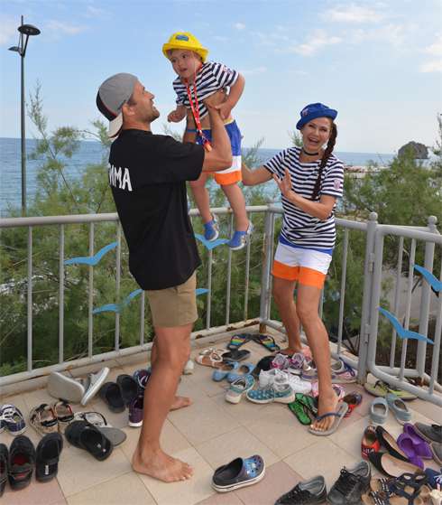 Перед началом соревнований актер Тимур Ефременков не смог удержаться от фото с Семеном Семиным