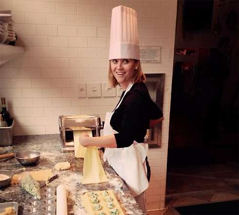 Риз Уизерспун осваивает азы итальянской кухни Риз Уизерспун осваивает азы итальянской кухни