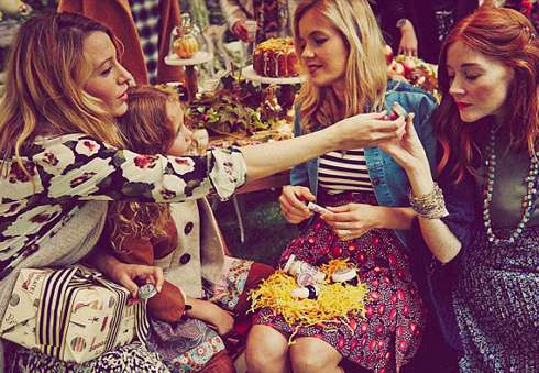 Вечеринка была оформлена в осенней тематике Вечеринка была оформлена в осенней тематике