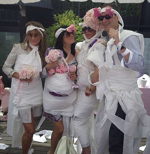 «Бэйби шауэр» для Виктории Бекхэм организовала Ева Лонгория «Бэйби шауэр» для Виктории Бекхэм организовала Ева Лонгория