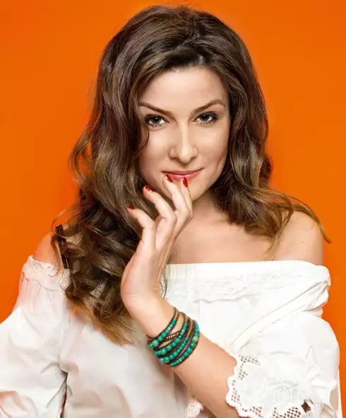 Орыс келіншек трусигінде ұрық әкелді.