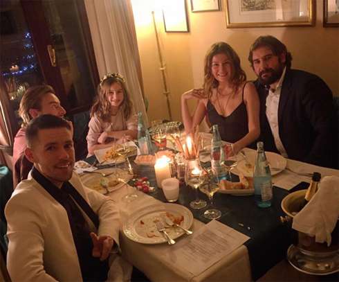 Жанна Бадоева ухитряется сохранить прекрасные отношения с экс-супругами (с детьми, вторым мужем Аланом Бадоевым и нынешним супругом Василием Мельничиным)