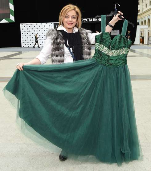 Анетта Орлова отдаст шикарное зеленое платье