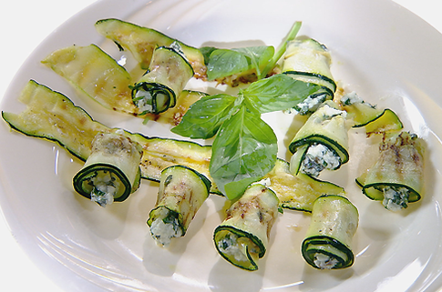 Вафли из сыра и ролл из кабачков: экспериментируем на кухне