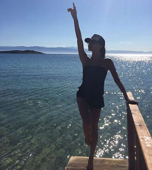 Виктория Бекхэм на отдыхе в Греции