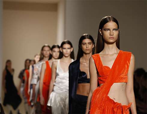 Викторию Бекхэм обвинили в том, что она выбирает очень худых моделей для своих показов