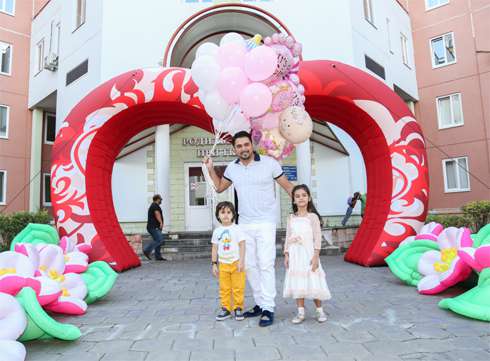 На улице счастливую мамум ждал сюрприз На улице счастливую мамум ждал сюрприз