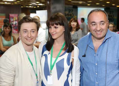 Сергей Безруков и Анна Матисон с Александром Роднянским