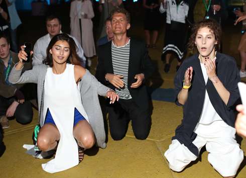 Илья Бачурин с девушкой Аделью и Ириной Горбачевой Илья Бачурин с девушкой Аделью и Ириной Горбачевой