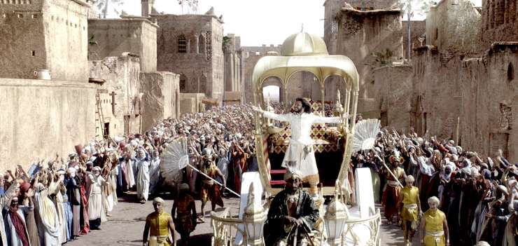 Съемки проходили в Марокко, причем в декорациях, использованных в фильме Ридли Скотта «Царство небесное