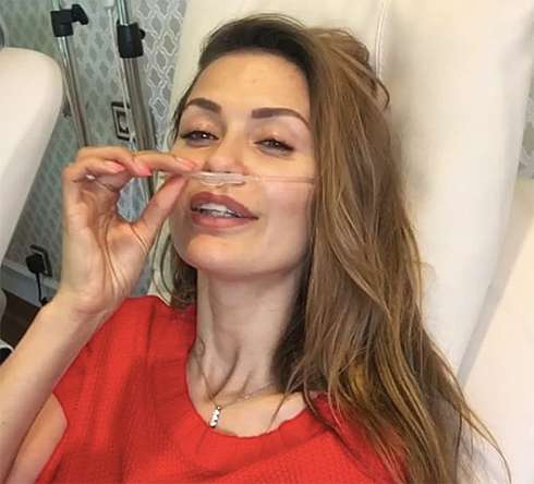 Телеведущая напугала поклонников фотографией с капельницей