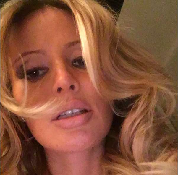 Телеведущая публикует по ночам вот такие фотографии и пишет, что проводит время с женихом 