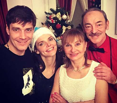 Елизавета Боярская с Максимом Матвеевым и родителями – Михаилом Боярским и Ларисой Луппиан
