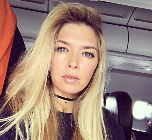 Брежнева показала беременный живот