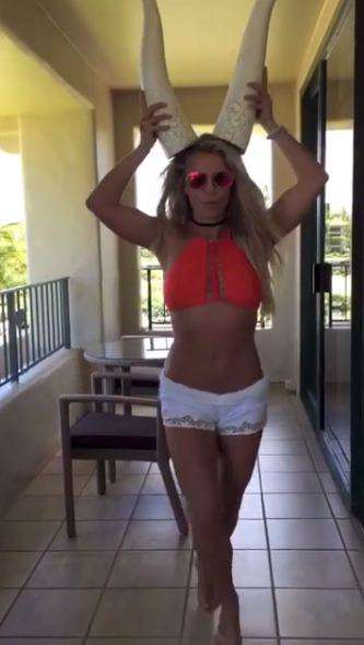 Артистка вновь похвасталась своей фигурой Артистка вновь похвасталась своей фигурой