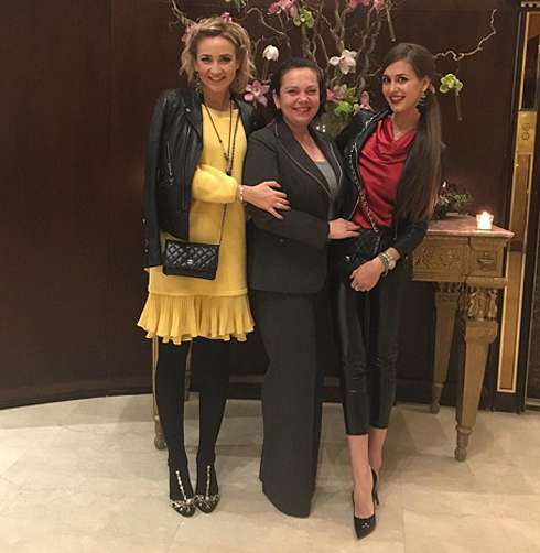 Ольга Бузова с сестрой и мамой
