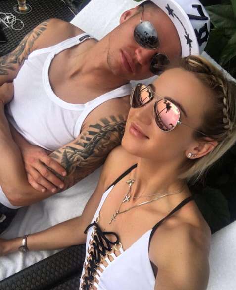 Ольга Бузова и Дмитрий Тарасов улетели отдыхать