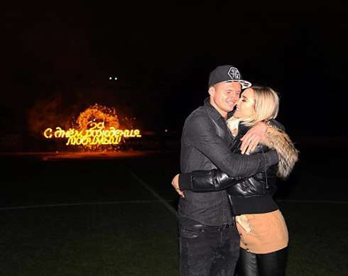 buzova86: «С днём Рождения любимый мой. Нет ничего нежнее твоих касаний...я тебя люблю. Ты - мой космос, моя планета. Знай, что я всегда буду рядом с тобой»