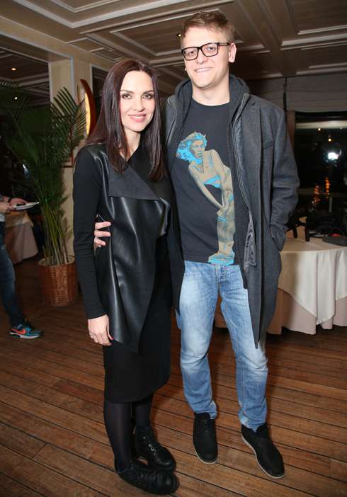 Надя Ручка со спутником