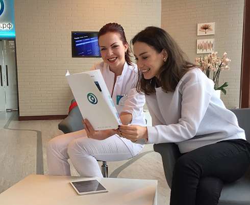 Певица обратилась за помощью к врачам из-за болей в спине