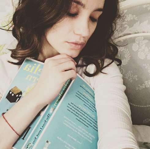 Эта фотография взбудоражила весь Интернет: на правой руке певицы нет обручального кольца Эта фотография взбудоражила весь Интернет: на правой руке певицы нет обручального кольца