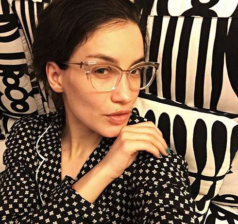 Этот снимок сделан больше месяца назад, и на нем Виктория тоже запечатлена без обручального кольца Этот снимок сделан больше месяца назад, и на нем Виктория тоже запечатлена без обручального кольца