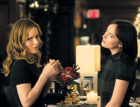 Лесли Манн и Дакота Джонсон сыграли двух сестер, Мег и Элис