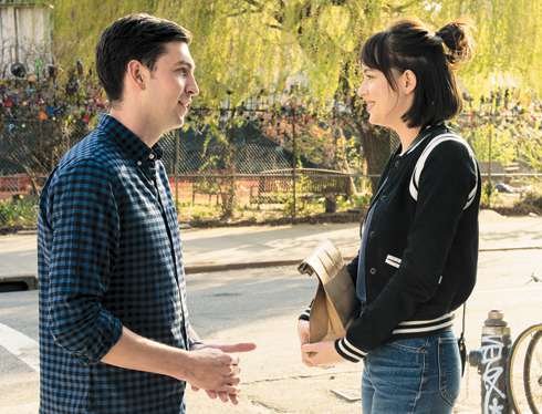 Героиня Дакоты Джонсон, расставшись с бойфрендом, учится наслаждаться одиночеством и узнает правила экспресс-знакомств, бесплатной выпивки и секса на одну ночь