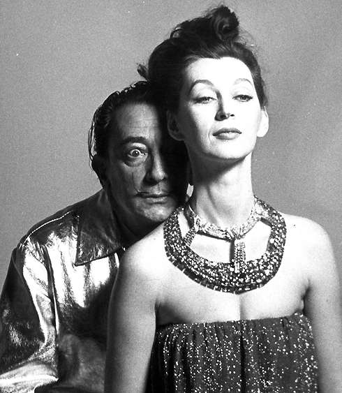 Дали и Гала встретились в 1929 году, когда та была замужем. Через три года она стала супругой Сальвадора