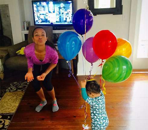 Зои Салдана с сыном