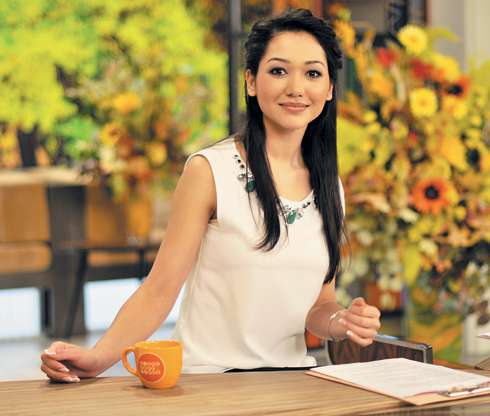 Во время пятичасового прямого эфира все в студии друг друга поддерживают и по-доброму подшучивают