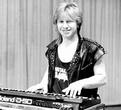 Хотя в старших классах Виктор сделал попытку изменить судьбу и пойти учиться на авиаконструктора