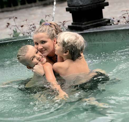 Жена Епифанцева – актриса Анастасия Веденская. У пары двое сыновей, Гордей и Орфей