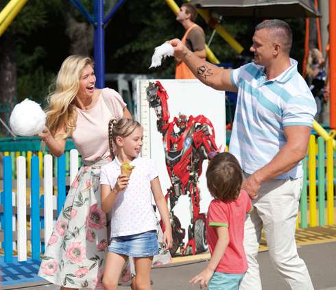 В картине «8 лучших свиданий» партнершей Епифанцева была Вера Брежнева