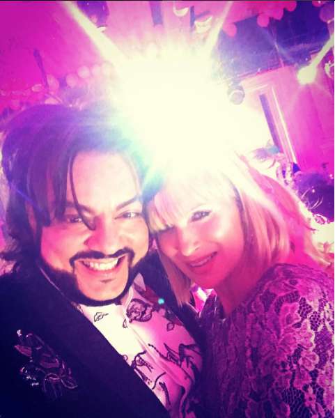 olesya_sudzilovskaya: «Так быстро растут детки! 5 лет Алле Виктории! Поздравляем, девочка! Счастливых дней, расти на радость папе!»