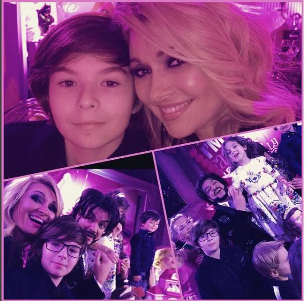 angelicaagurbash: «Такие Важные! Самые Главные!!! Самые Счастливые Мгновения Нашей Жизни!!!! Так быстро бежит время... Так быстро растут наши дети....!!!! Алле-Виктории 5! Анастасу 12! Счастье Есть!!!!))))) Спасибо Небесам!»