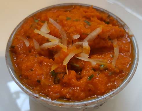 Печень птицы фламбе лучше подавать с соусом