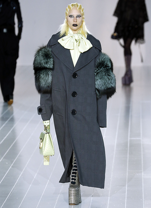 Леди Гага занимается фитнесом в нижнем белье