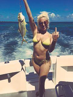 Леди Гага научилась рыбачить ради жениха