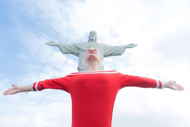 Певица, не6смотря на простуду, старается думать о хорошем