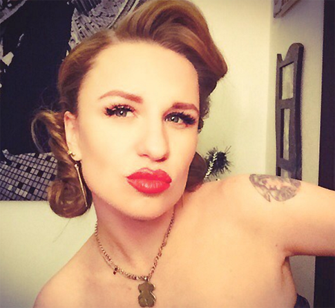 Гай Германика сделала татуировку на своем беременном животе!