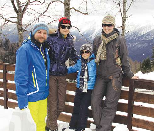 Нонна Гришаева с семьей