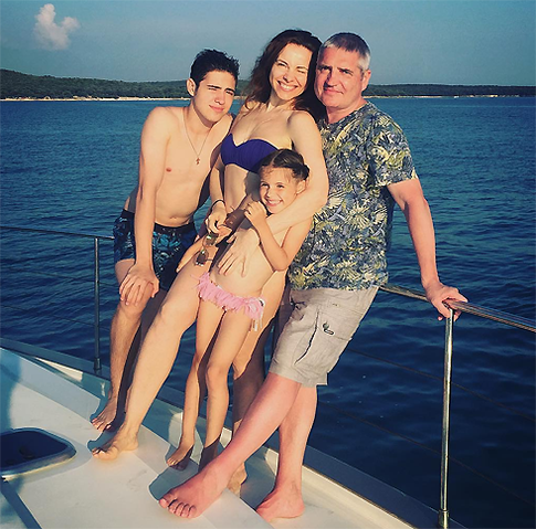 Екатерина Гусева провела 40-летие в купальнике