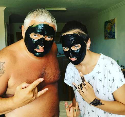 Гузеева проводит отпуск с мужем и дочкой