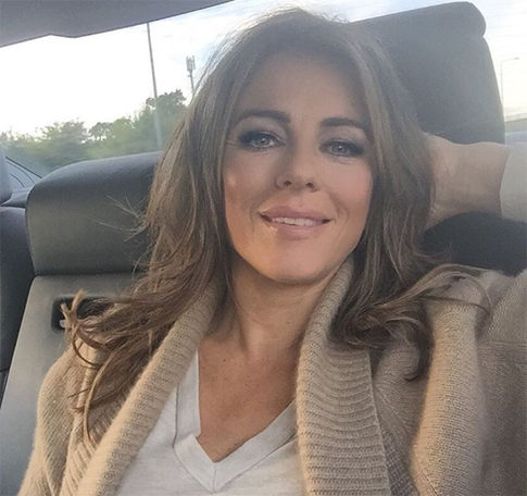 Элизабет Херли выложила откровенное селфи