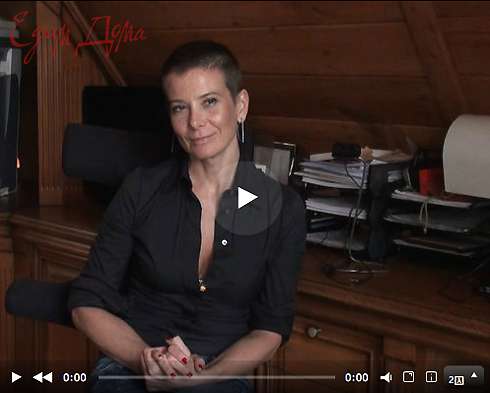 Юлия Высоцкая очень коротко подстриглась Юлия Высоцкая очень коротко подстриглась