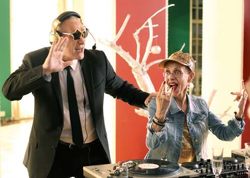 Роли в комедиях актеру предлагают нечасто, поэтому снимается он там с удовольствием. Картина «Все исправить»