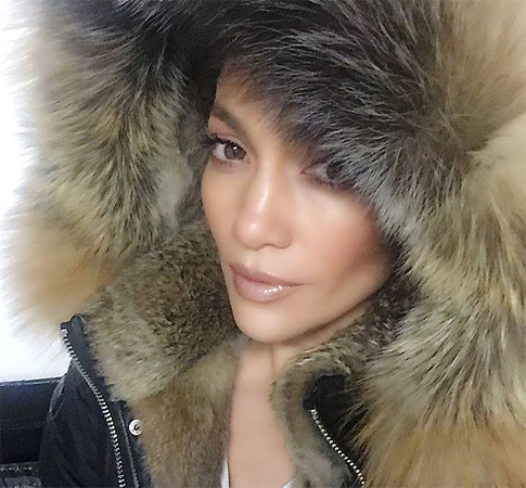 Дженнифер Лопес поделилась пикантным снимком