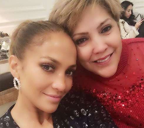 Дженнифер Лопес со своей мамой Гваделупой
